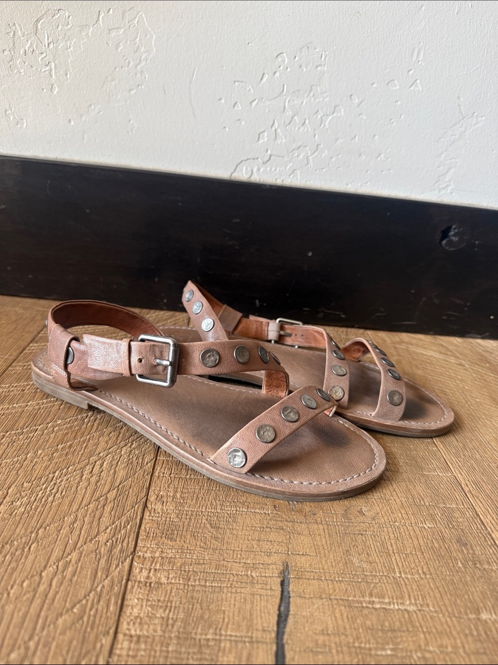 Frye Studded Leather T-Strap Sandals - Tan